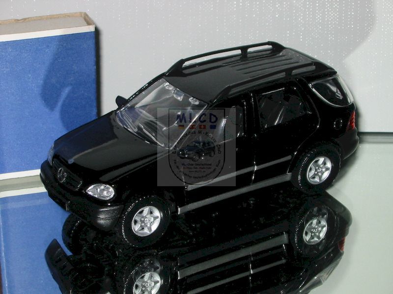 Mercedes-Benz M-Klasse W163 ML 320 schwarz Interieur schwarz