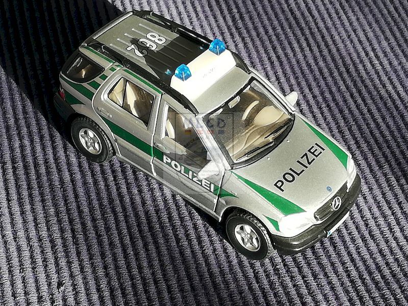 Mercedes-Benz M-Klasse W163 Polizei silbern